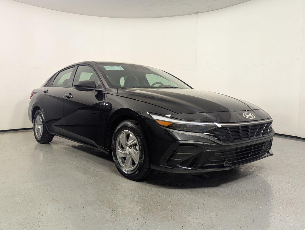 New 2026 Hyundai ELANTRA SE