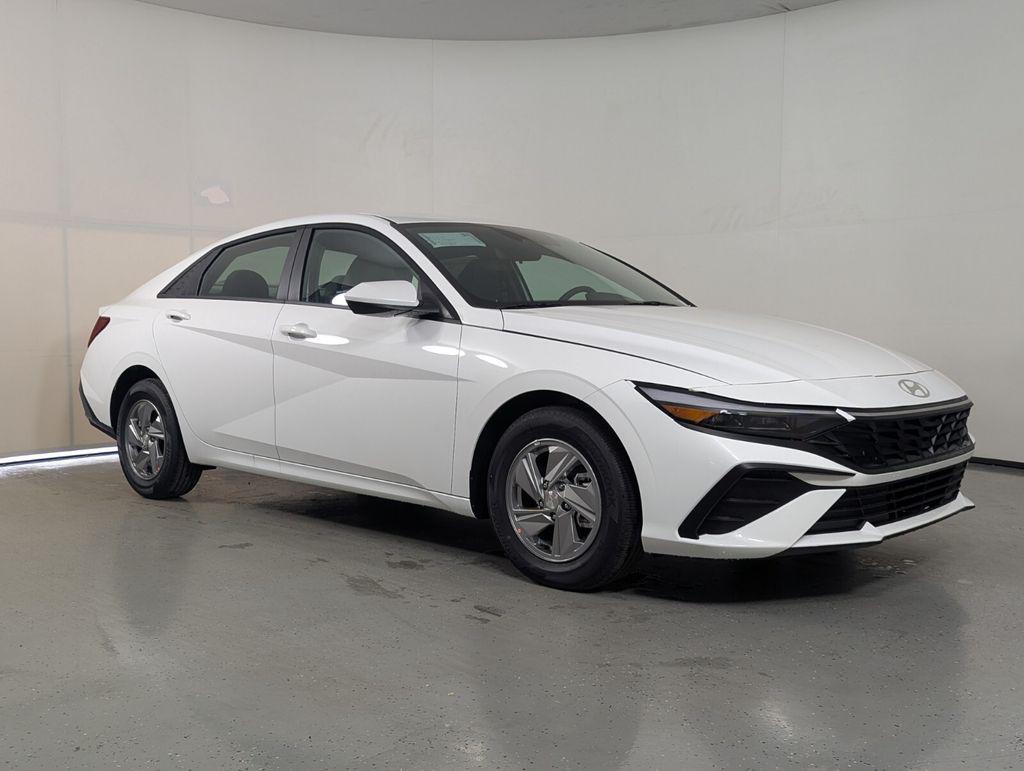 New 2026 Hyundai ELANTRA SE