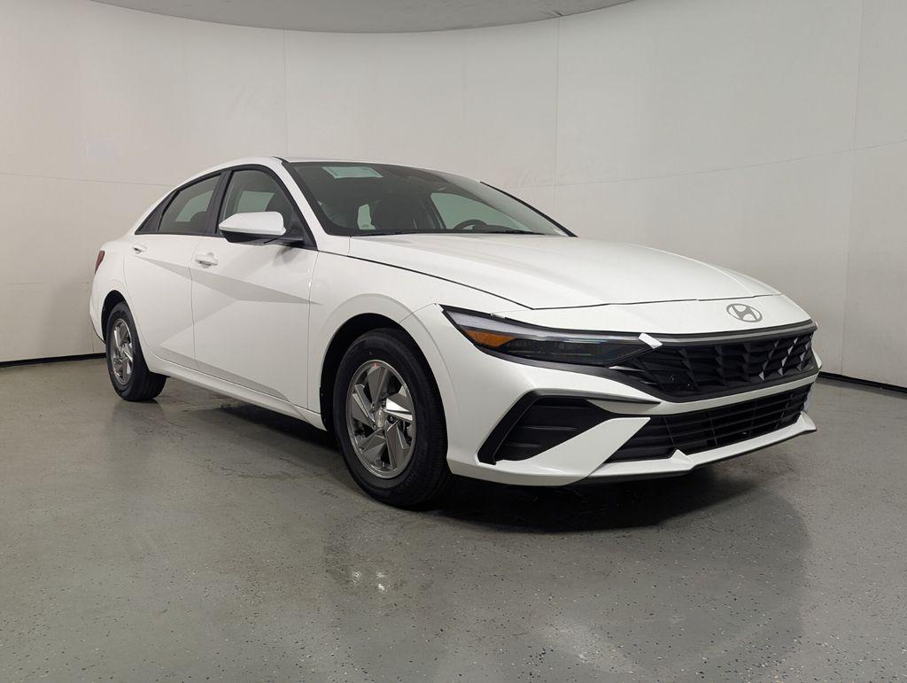 New 2026 Hyundai ELANTRA SE