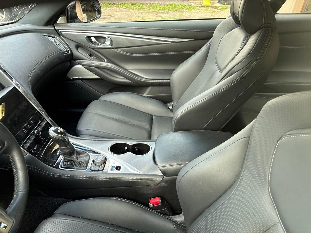 2022 Infiniti Q60 LUXE 照片 9