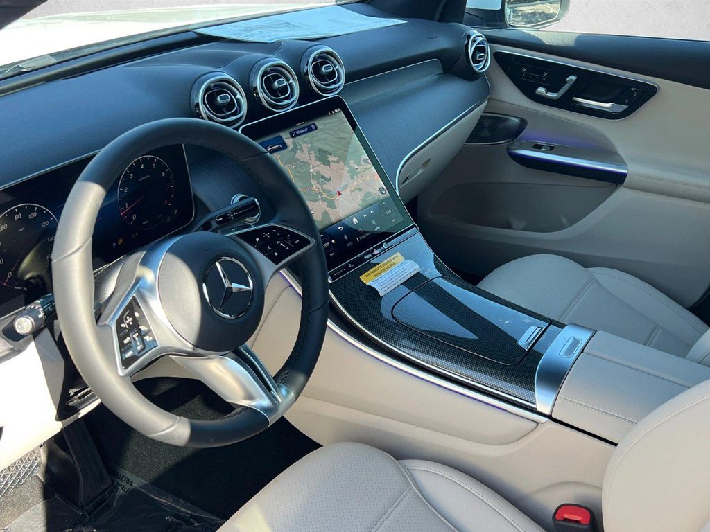 2026 Mercedes-BENZ GLC — миниатюра 11