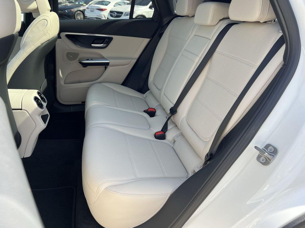صورة مصغرة 20 لـ 2026 Mercedes-BENZ GLC