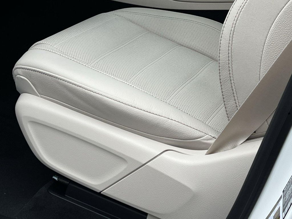 2026 Mercedes-BENZ GLS 缩略图 16