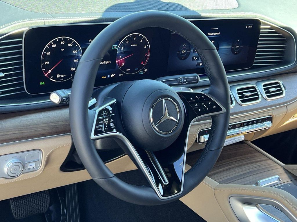 2026 Mercedes-BENZ GLE — миниатюра 18