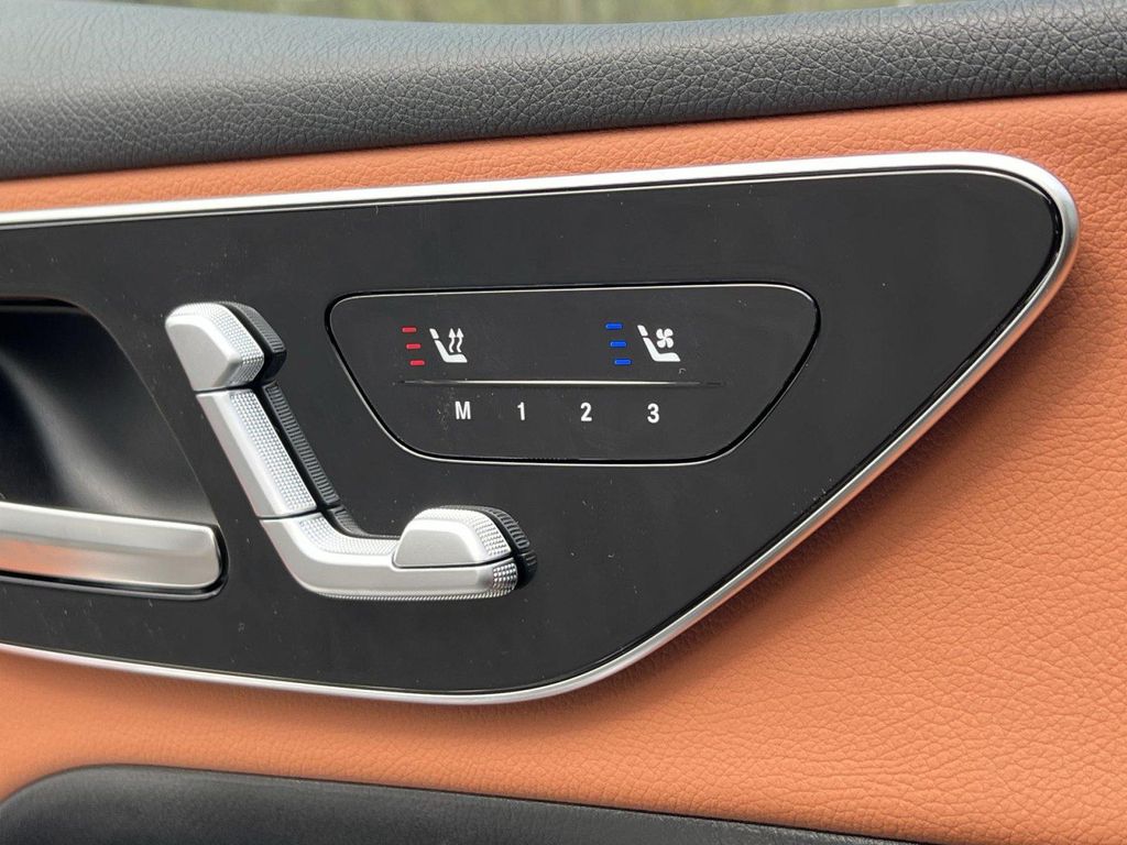 2026 Mercedes-BENZ GLC — миниатюра 30