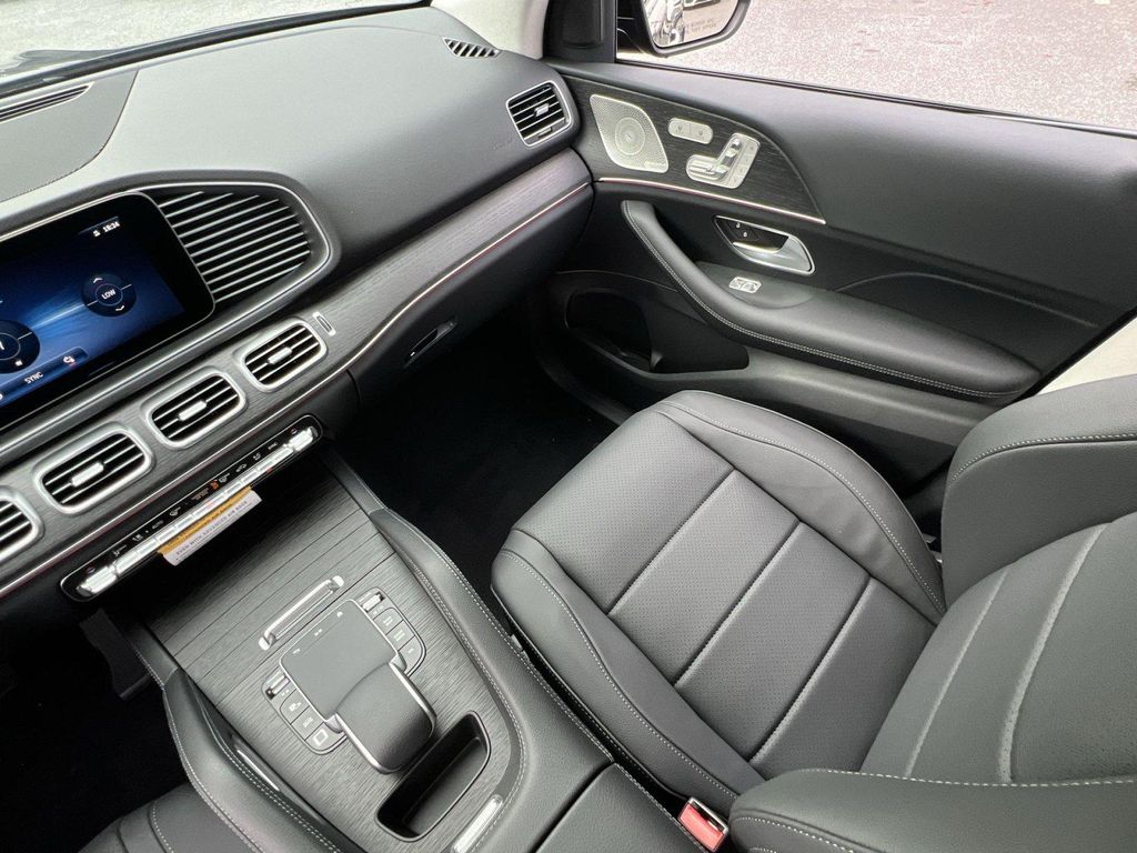 2026 Mercedes-BENZ GLE — миниатюра 11