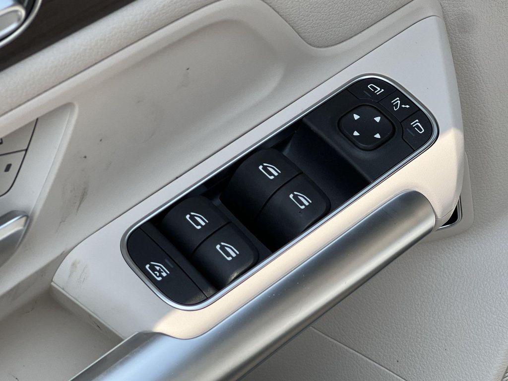 2026 Mercedes-BENZ GLA — миниатюра 17