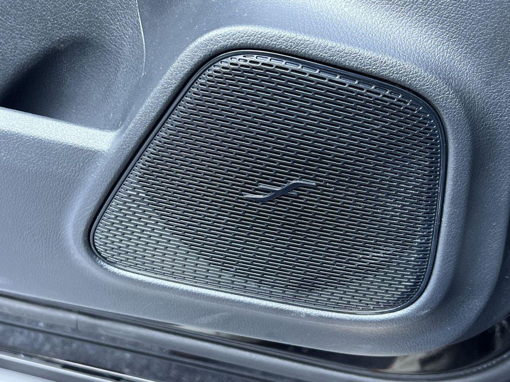 2026 Mercedes-BENZ GLB — миниатюра 39