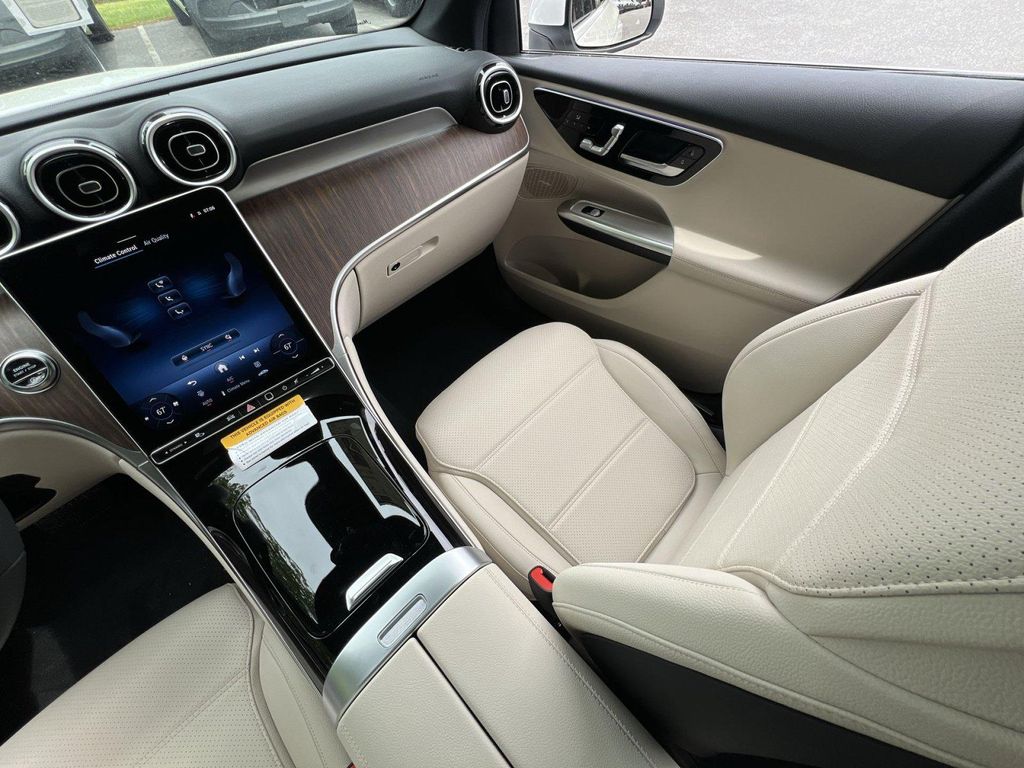 صورة مصغرة 11 لـ 2026 Mercedes-BENZ GLC