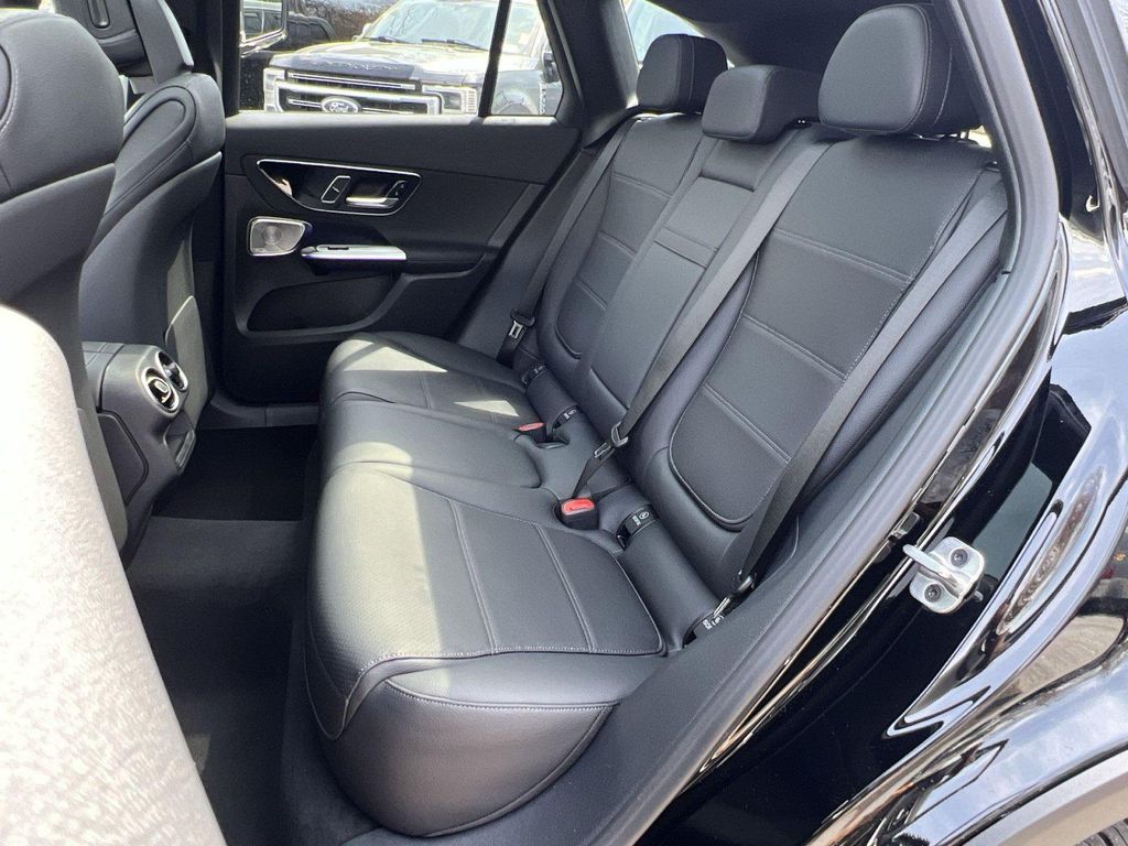 2026 Mercedes-BENZ GLC — миниатюра 20