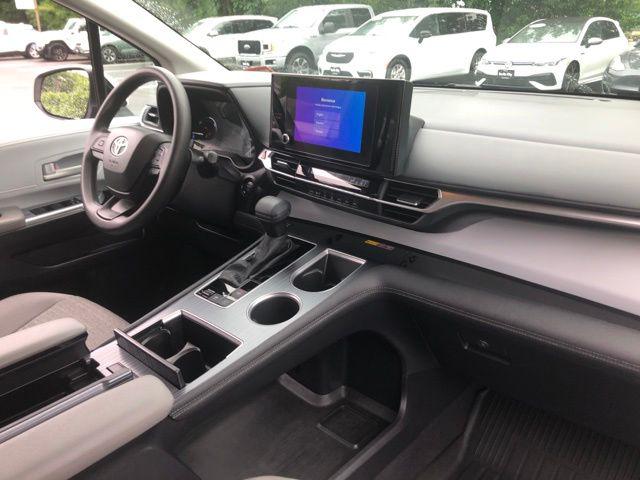 2025 Toyota SIENNA LE 缩略图 18