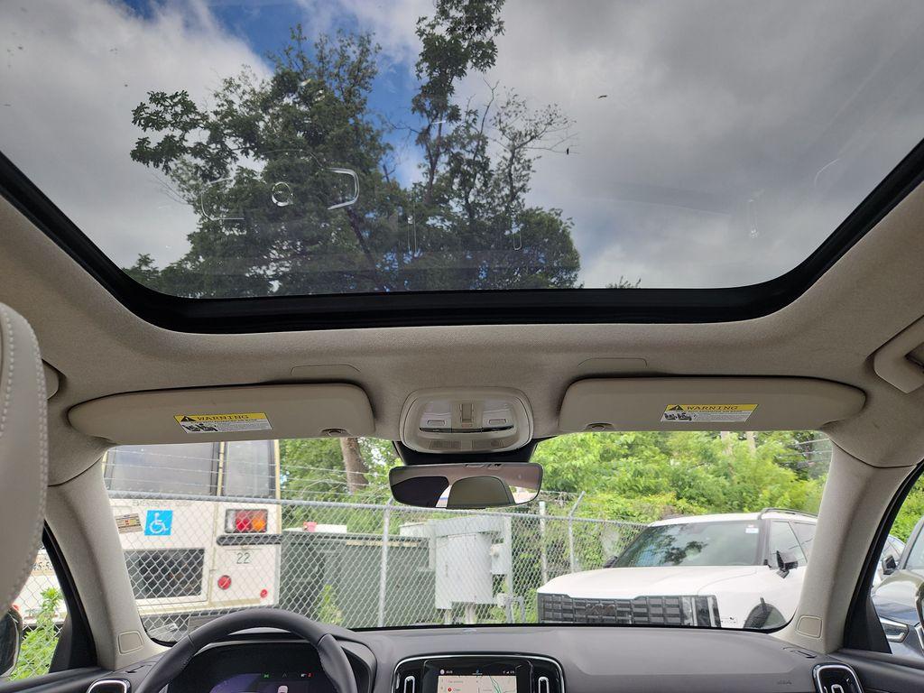 2025 Volvo XC40 B5 ULTRA DARK THEME 照片 3