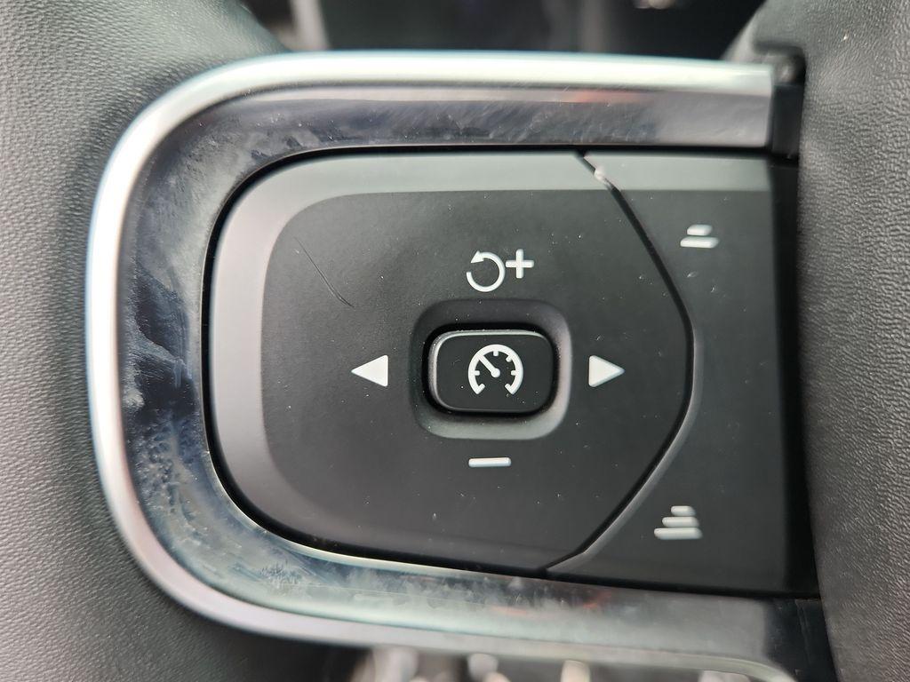 صورة مصغرة 20 لـ 2025 Volvo XC40 B5 ULTRA DARK THEME