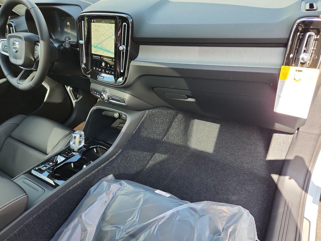2026 Volvo XC40 B5 PLUS thumbnail 29