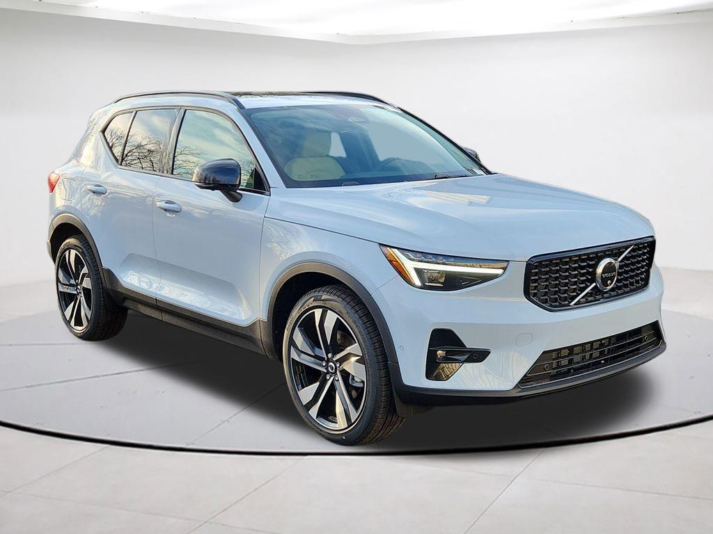New 2026 Volvo XC40 B5 Ultra