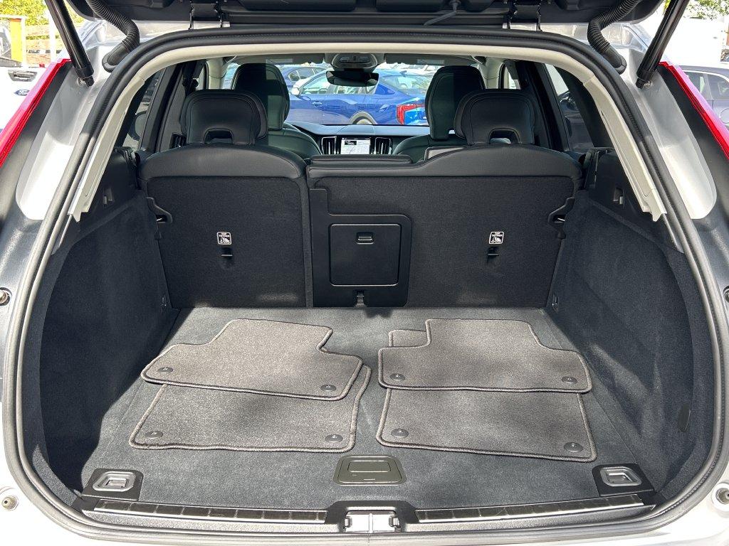 2025 Volvo XC60 B5 PLUS — фото 10