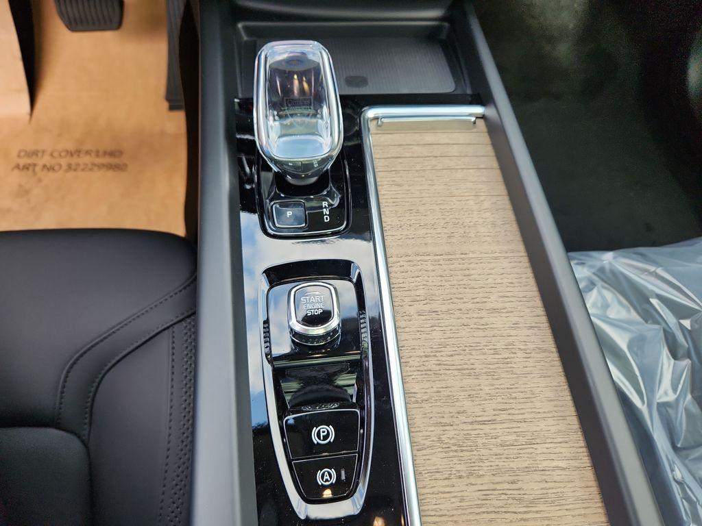 صورة مصغرة 14 لـ 2026 Volvo XC60 PLUG-IN HYBRID T8 CORE