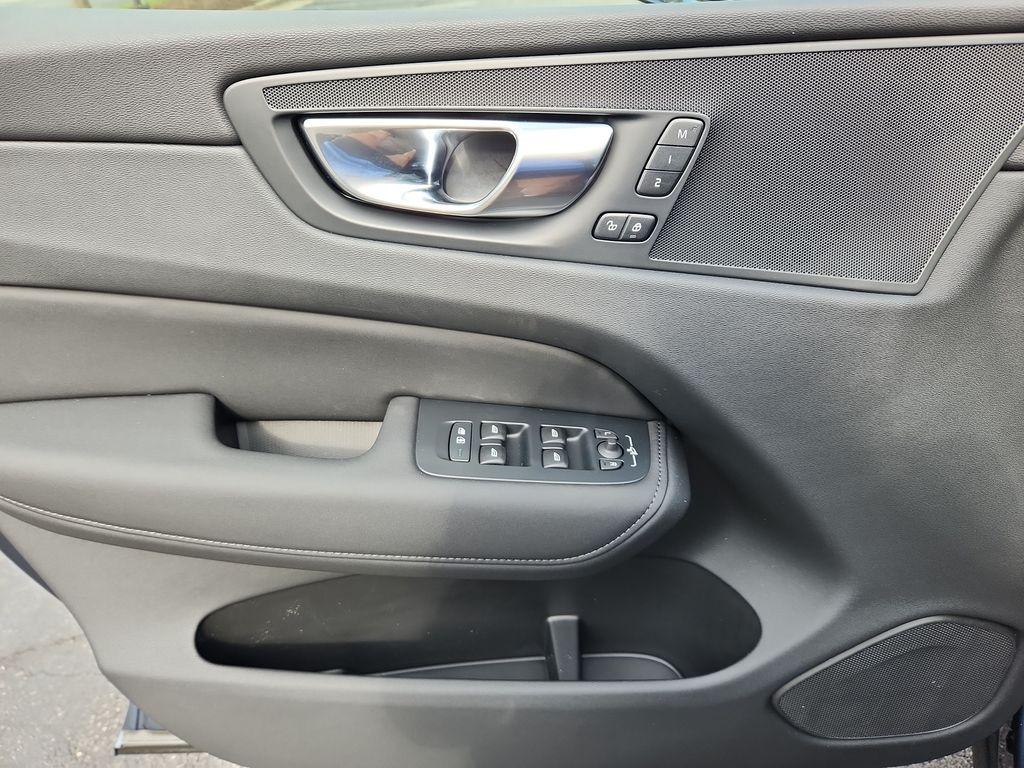 صورة مصغرة 22 لـ 2026 Volvo XC60 PLUG-IN HYBRID T8 CORE