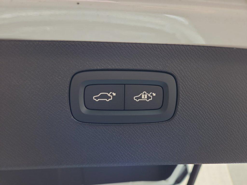 صورة مصغرة 9 لـ 2026 Volvo XC90 PLUG-IN HYBRID T8 PLUS 7-SEATER
