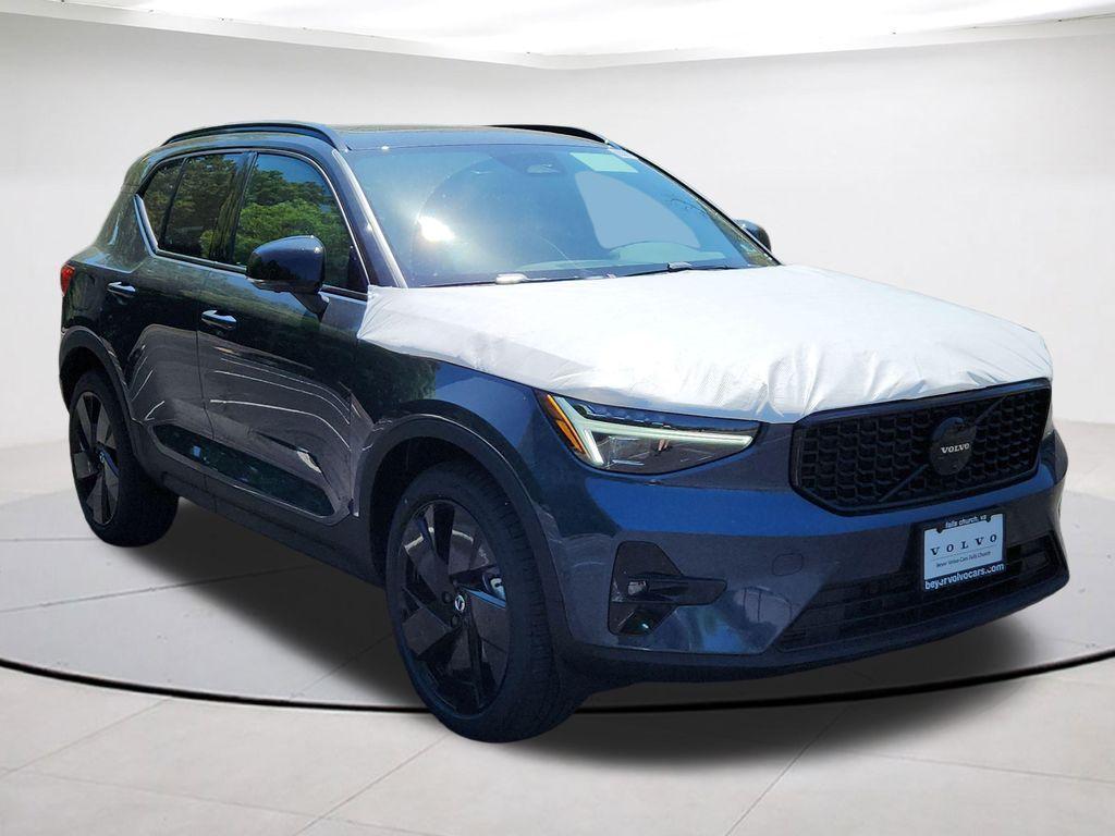 New 2026 Volvo XC40 B5 Ultra Black Edition