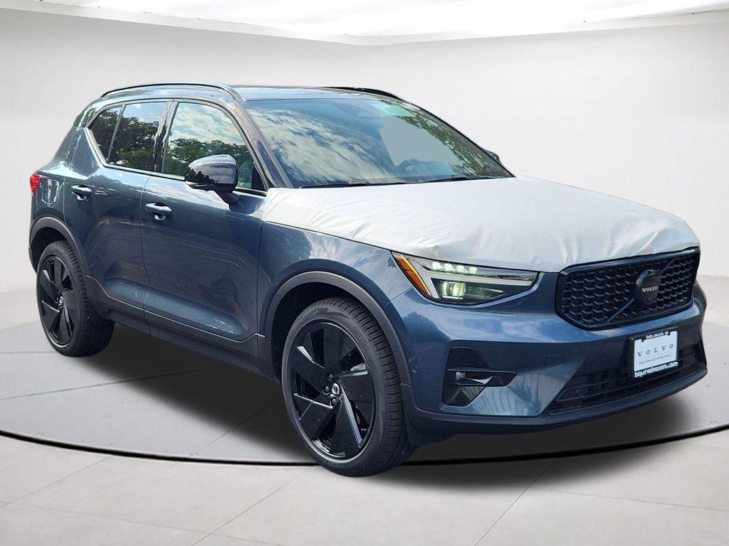 New 2026 Volvo XC40 B5 Ultra Black Edition