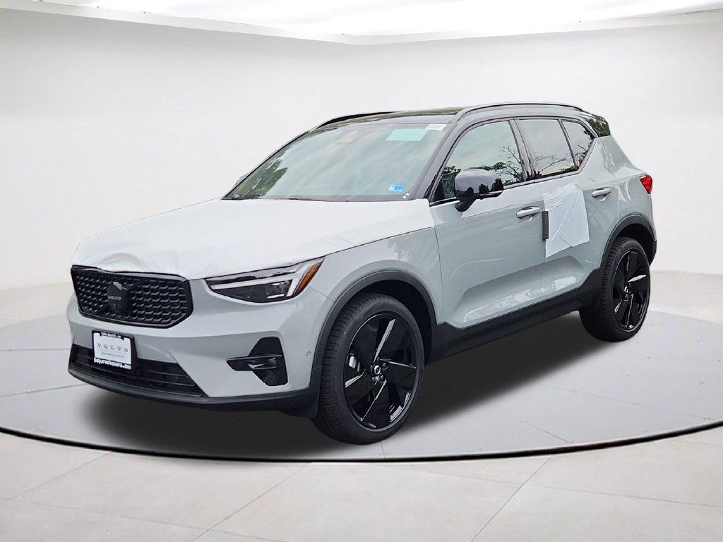 New 2026 Volvo XC40 B5 Ultra Black Edition