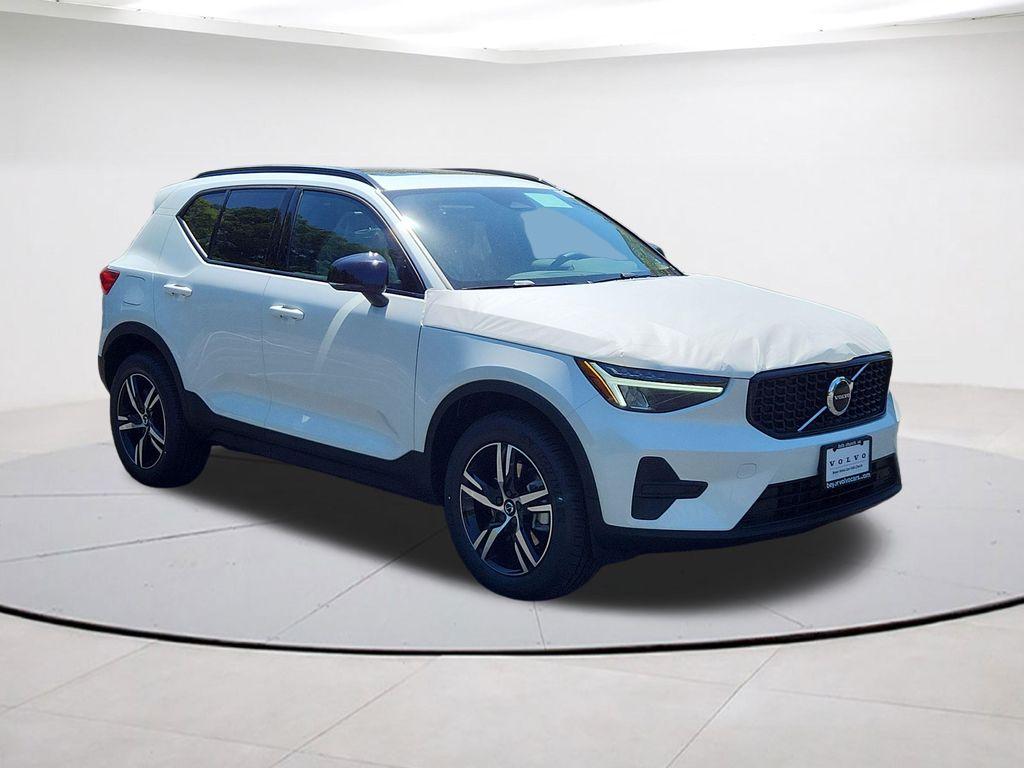 New 2026 Volvo XC40 B5 Core