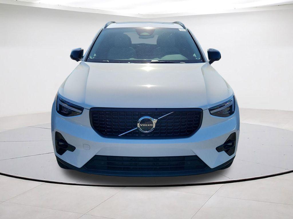 2026 Volvo XC40 B5 PLUS — фото 6