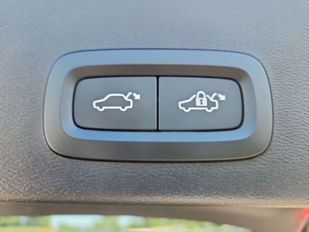 2025 Volvo XC40 B5 PLUS BRIGHT THEME — миниатюра 27