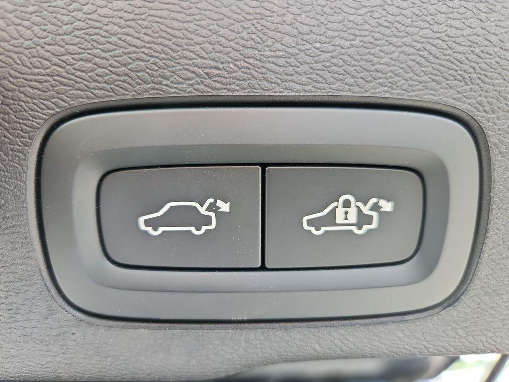 صورة مصغرة 12 لـ 2025 Volvo XC60 B5 PLUS
