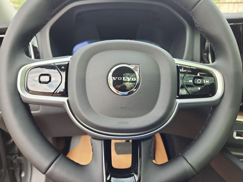 2026 Volvo XC60 B5 PLUS — миниатюра 16