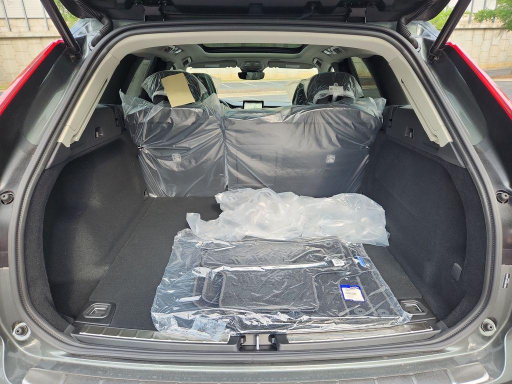 صورة 8 لـ 2026 Volvo XC60 B5 PLUS