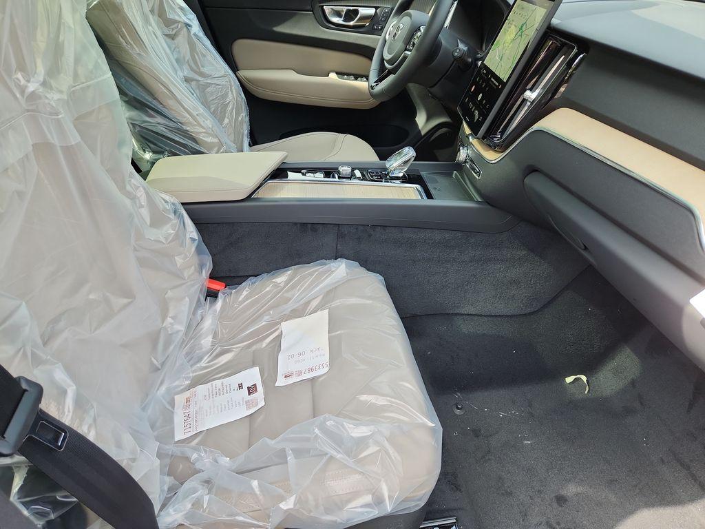 2026 Volvo XC60 PLUG-IN HYBRID T8 PLUS 缩略图 28