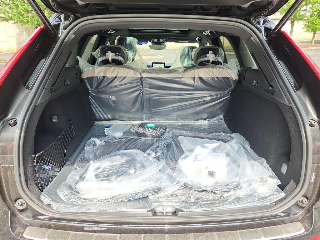 2026 Volvo XC60 PLUG-IN HYBRID T8 PLUS — фото 8