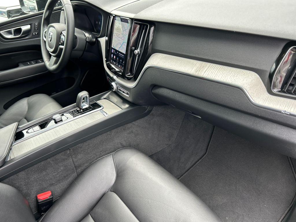 2025 Volvo XC60 B5 PLUS — миниатюра 28