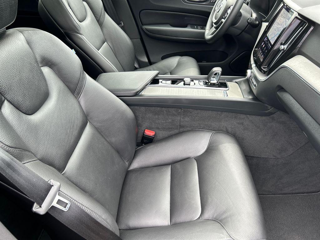 2025 Volvo XC60 B5 PLUS — миниатюра 27