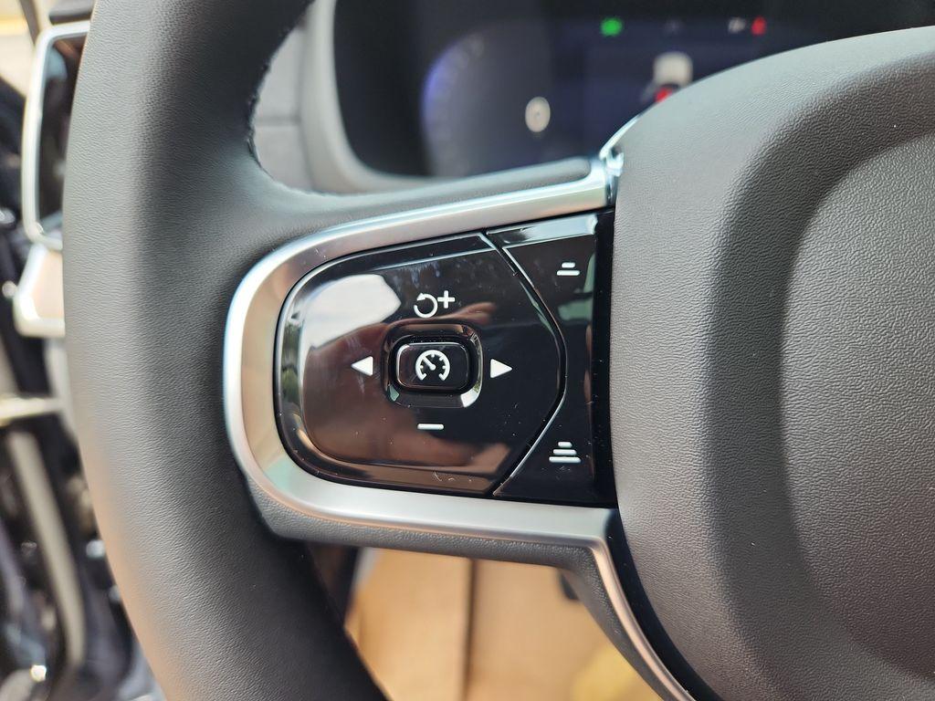 2026 Volvo XC90 B6 PLUS 7-SEATER — миниатюра 17