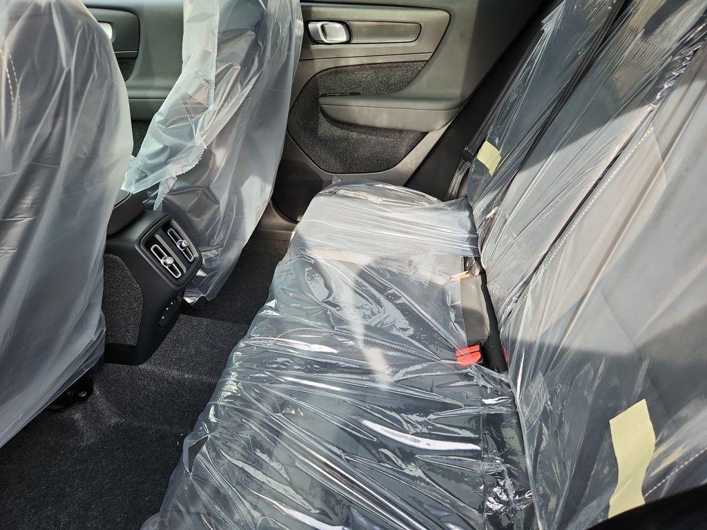 صورة مصغرة 24 لـ 2026 Volvo XC40 B5 ULTRA BLACK EDITION
