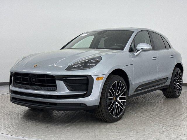 New 2025 Porsche Macan Base