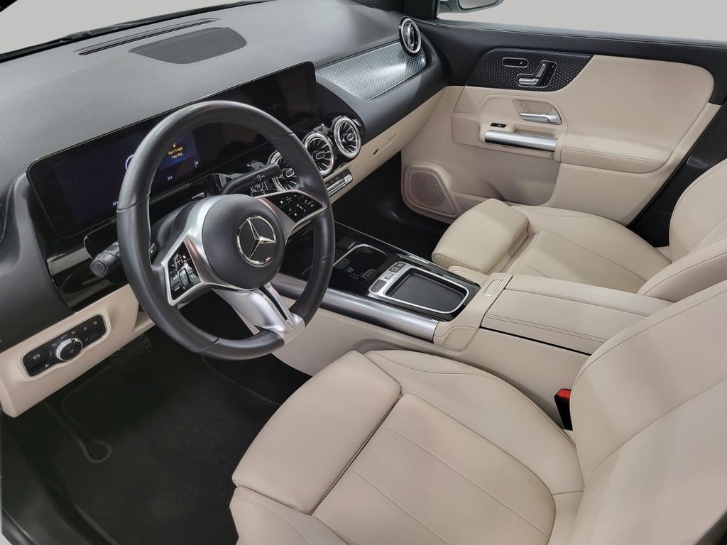 2025 Mercedes-BENZ GLA — миниатюра 20