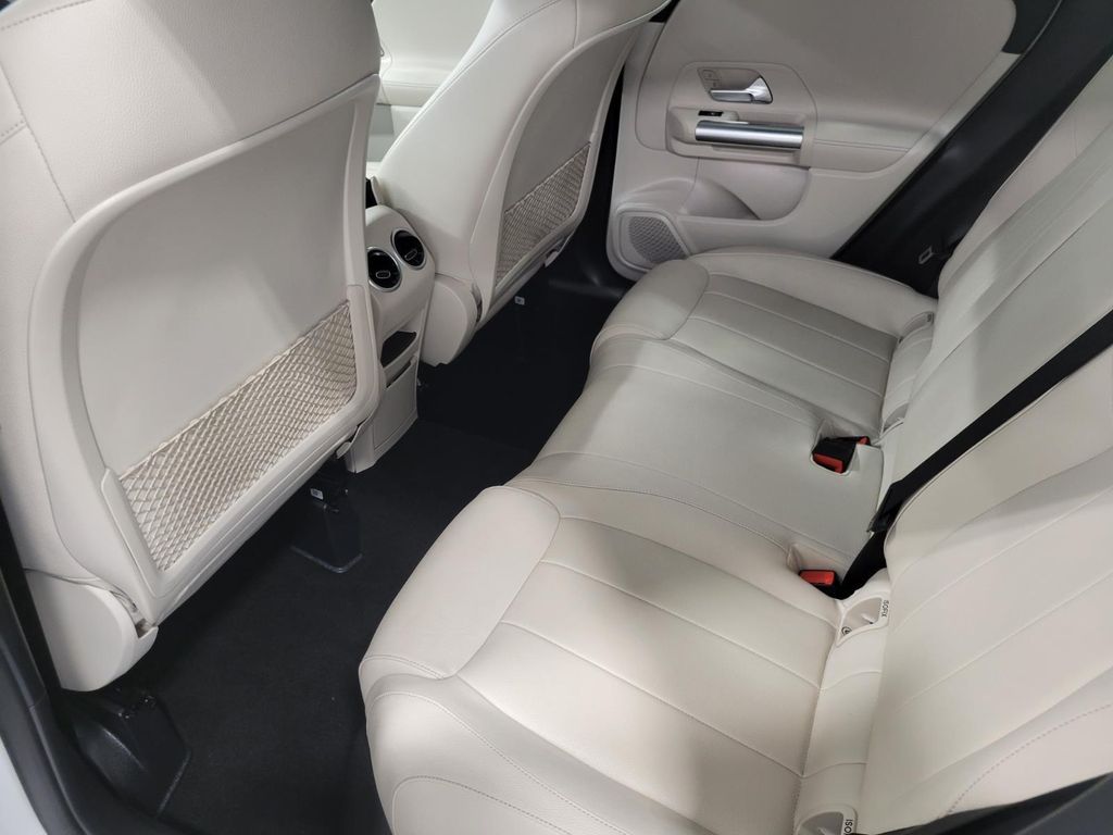 صورة مصغرة 33 لـ 2025 Mercedes-BENZ GLA
