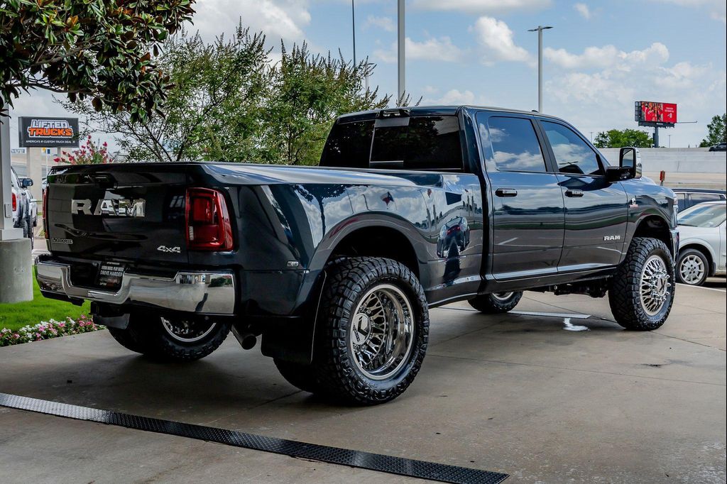 2025 RAM 3500 LARAMIE CREW CAB 4X4 8' BOX — фото 9
