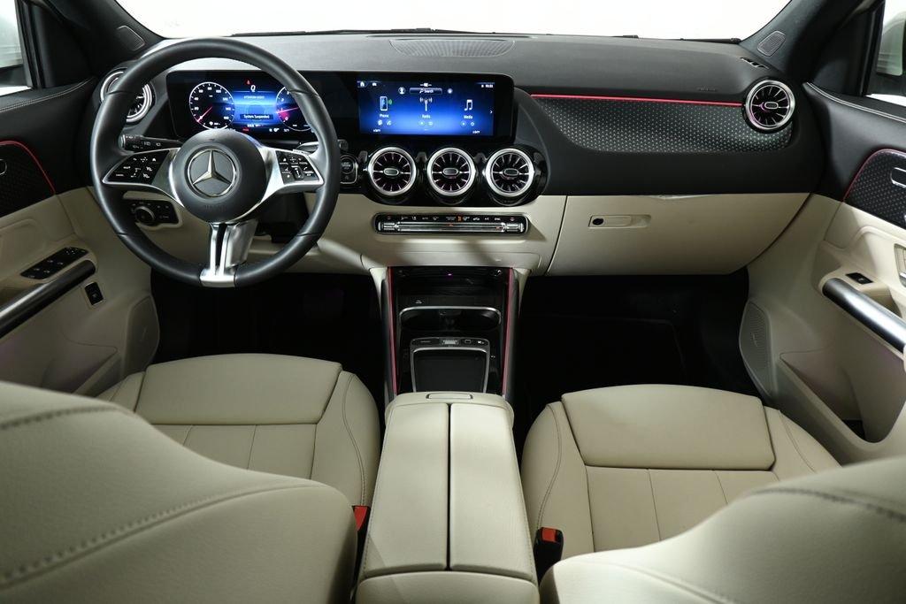 MERCEDES-BENZ GLA - 4