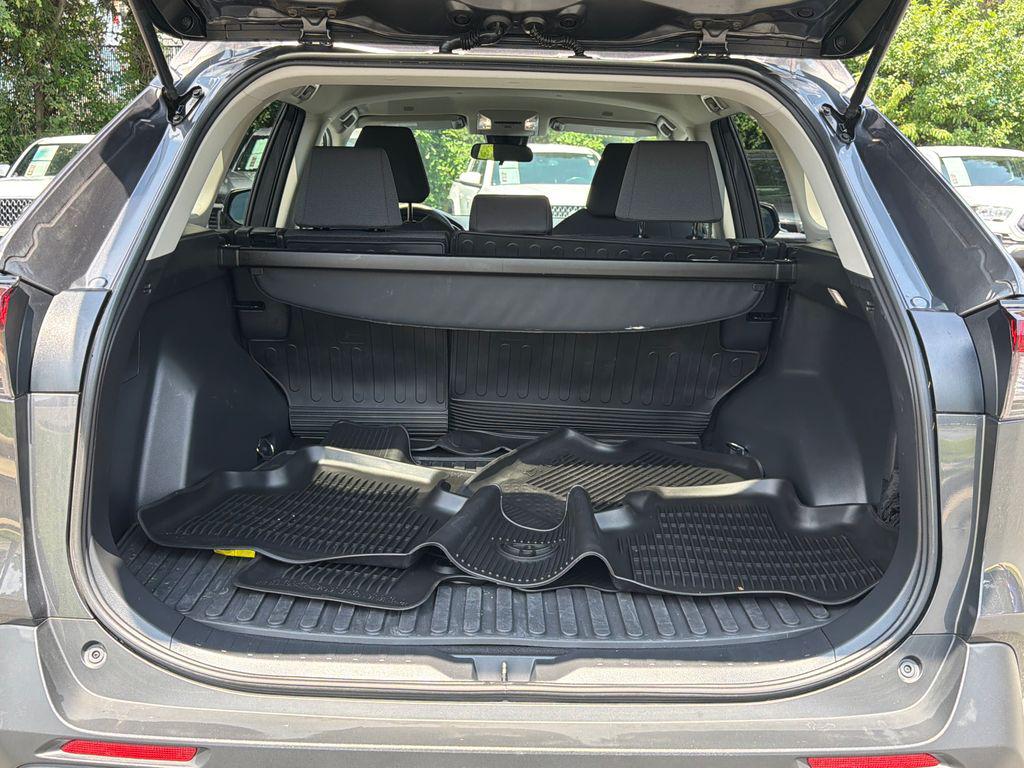 2025 Toyota RAV4 XLE photo 6