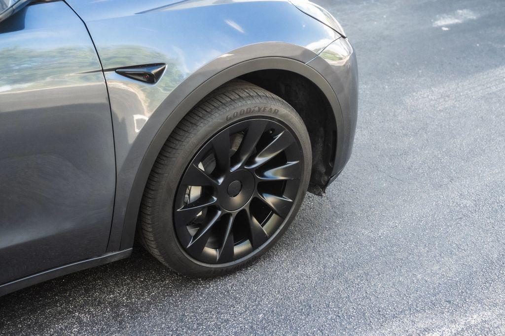 2023 Tesla MODEL Y RWD — фото 4