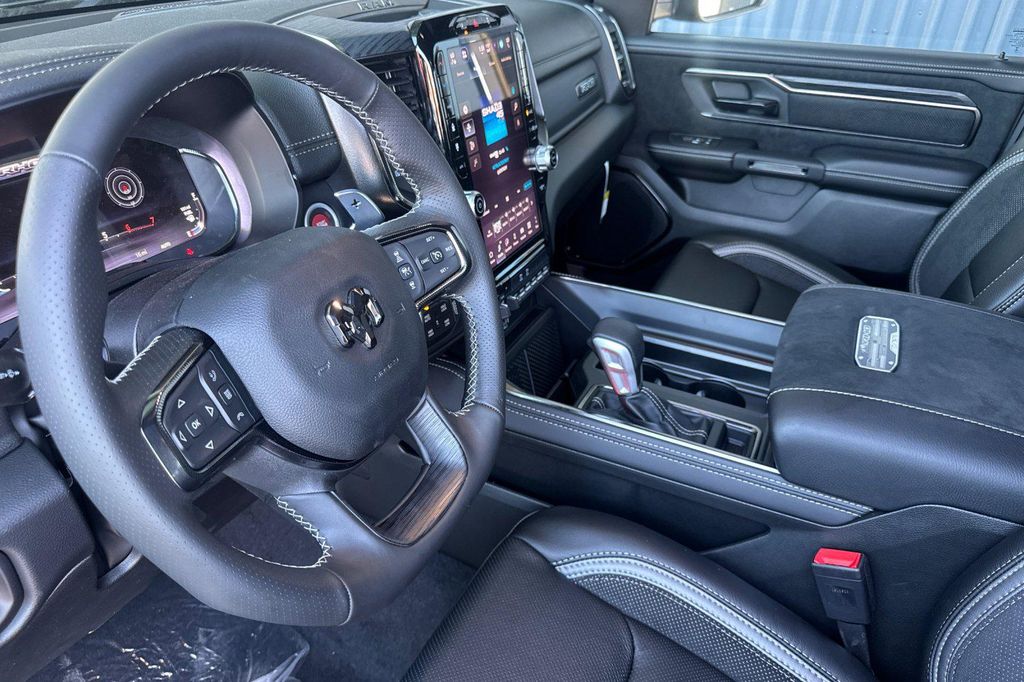 صورة 9 لـ 2026 RAM 1500 RHO CREW CAB 4X4 5'7' BOX