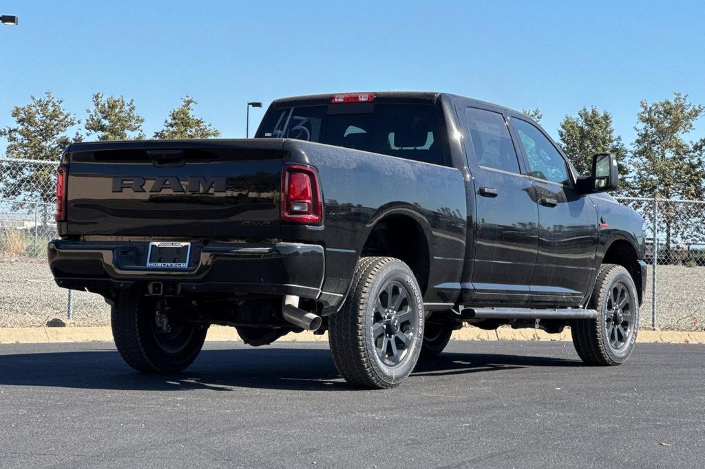 2026 RAM 2500 BLACK EXPRESS CREW CAB 4X4 6'4' BOX — фото 3
