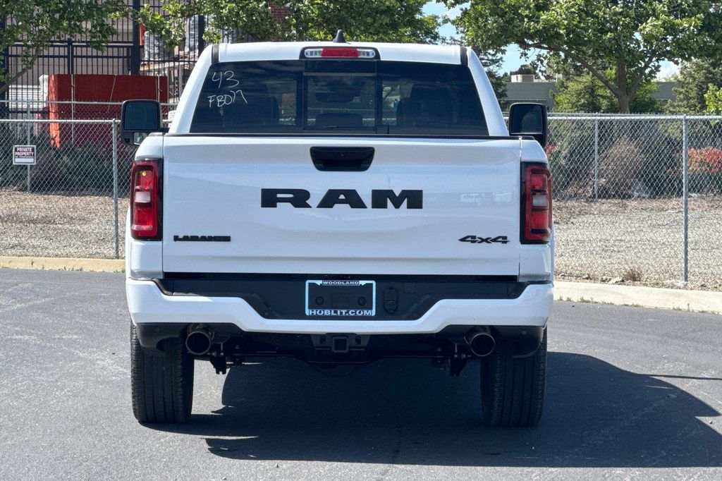 2026 RAM 1500 LARAMIE — фото 4