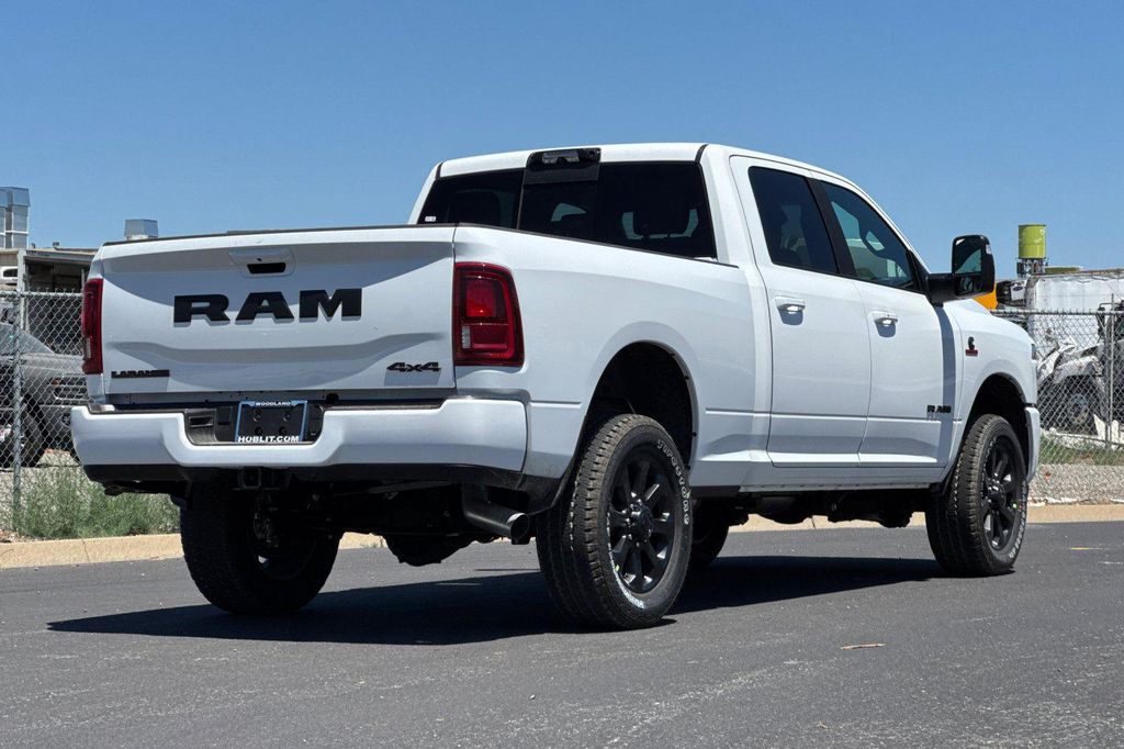 2026 RAM 2500 LARAMIE CREW CAB 4X4 6'4' BOX — фото 3
