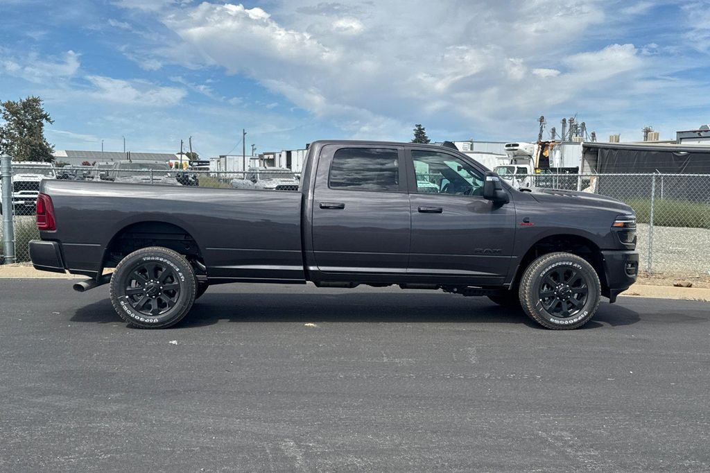 2026 RAM 3500 LARAMIE CREW CAB 4X4 8' BOX 照片 2